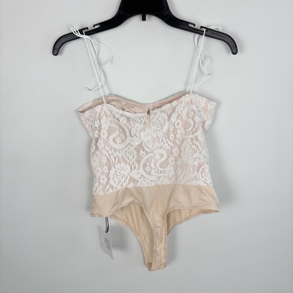 Superdown Stasia Lace Bodysuit in White & Nude Size S - Picture 4 of 11